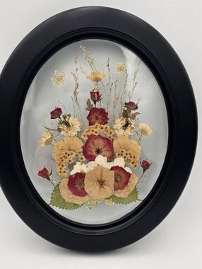 Pressed Floral Wall Art In Round Frame